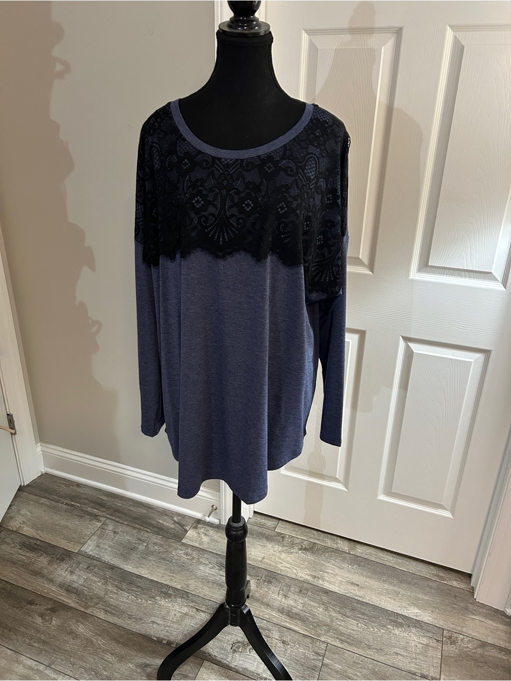 Women's Size 3X Navy Blue Long Sleeve Top with Black Lace Yoke